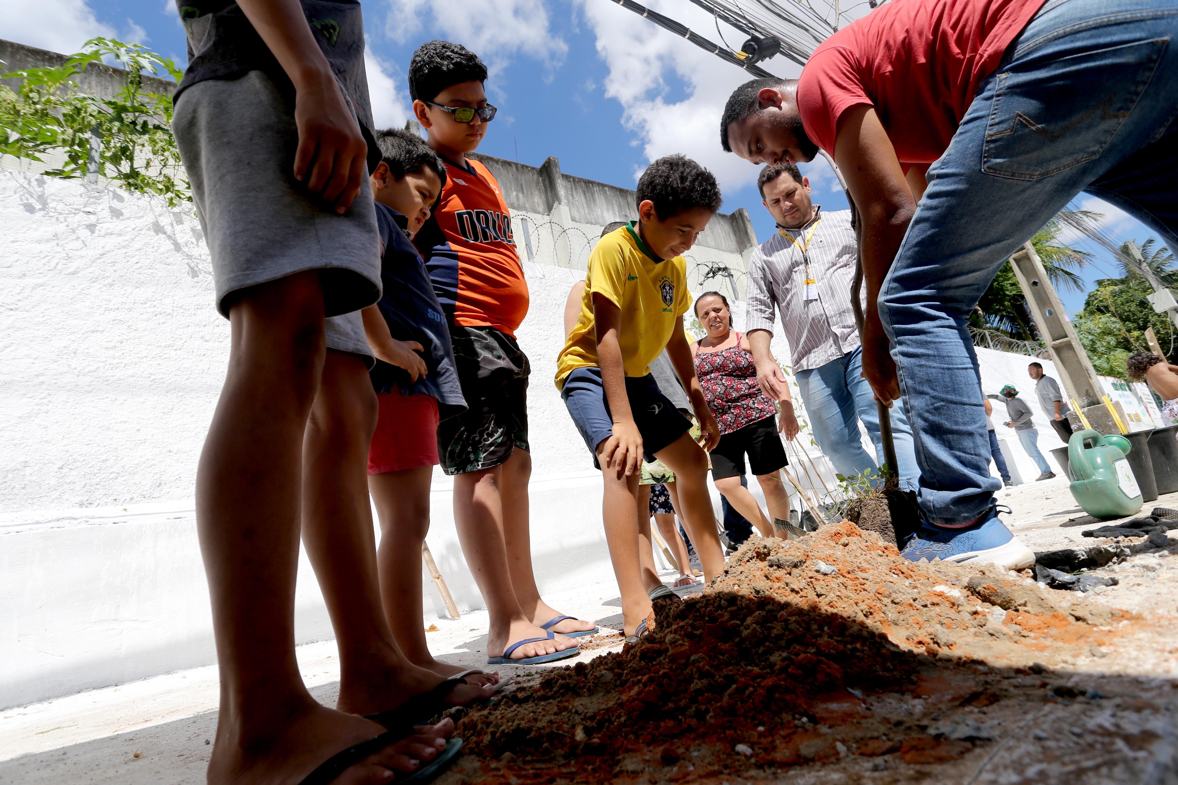 Fóruns Territoriais de Fortaleza - Fórun Territorial Damas, Jardim America, Bom Futuro e Montese - Prefeitura implanta coleta com moto gari e promove revitalização de ponto irregular de lixo em comunidade do Jardim América