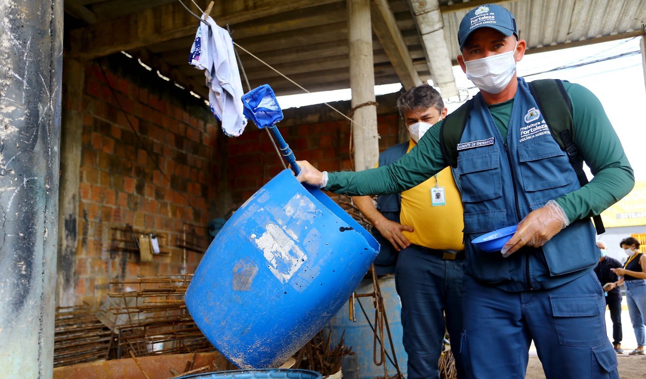 Fóruns Territoriais de Fortaleza - Fórun Territorial Cajazeiras e Barroso - Agentes de endemia da Prefeitura realizam visitas nos bairros Cajazeiras e Passaré para combater focos do Aedes aegypti