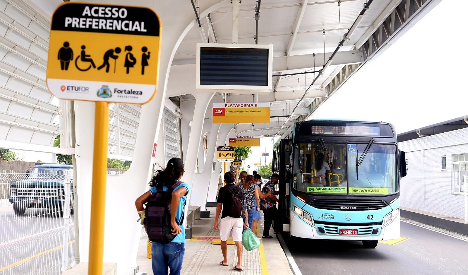 Fóruns Territoriais de Fortaleza - Fórun Territorial Prefeito José Walter e Planalto Ayton Senna - Sarto inaugura novo Terminal Aberto do José Walter; equipamento inicia operações com nove linhas de ônibus