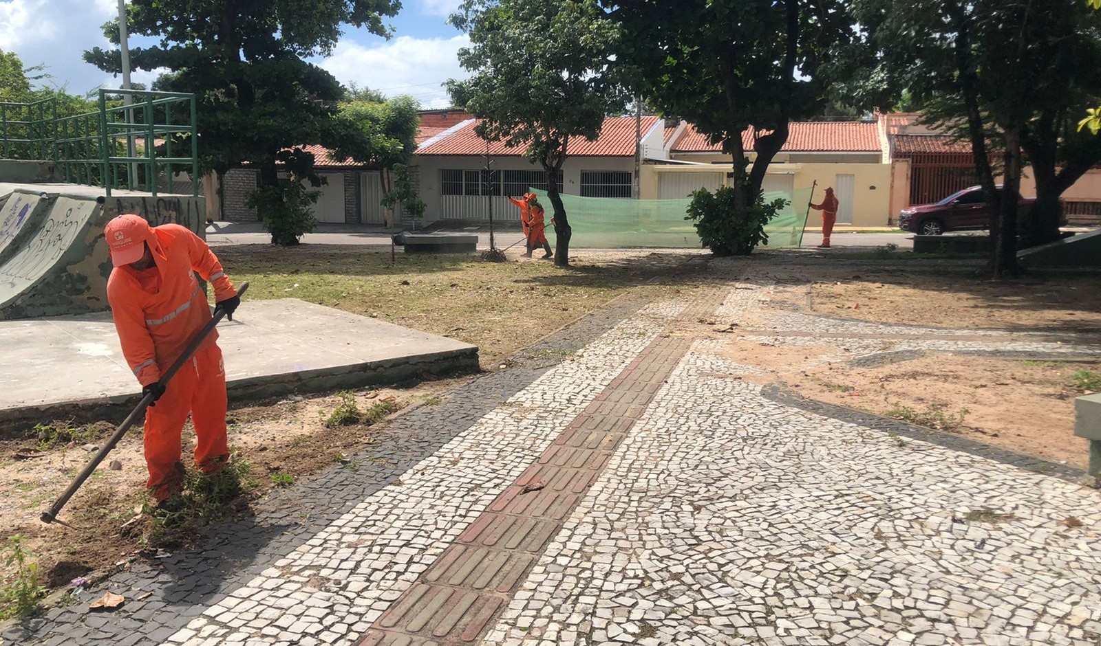Fóruns Territoriais de Fortaleza - Fórun Territorial Edson Queiroz, Sapiranga-Coité e Sabiaguaba - Prefeitura de Fortaleza realiza limpeza da Praça da Juventude, no Edson Queiroz
