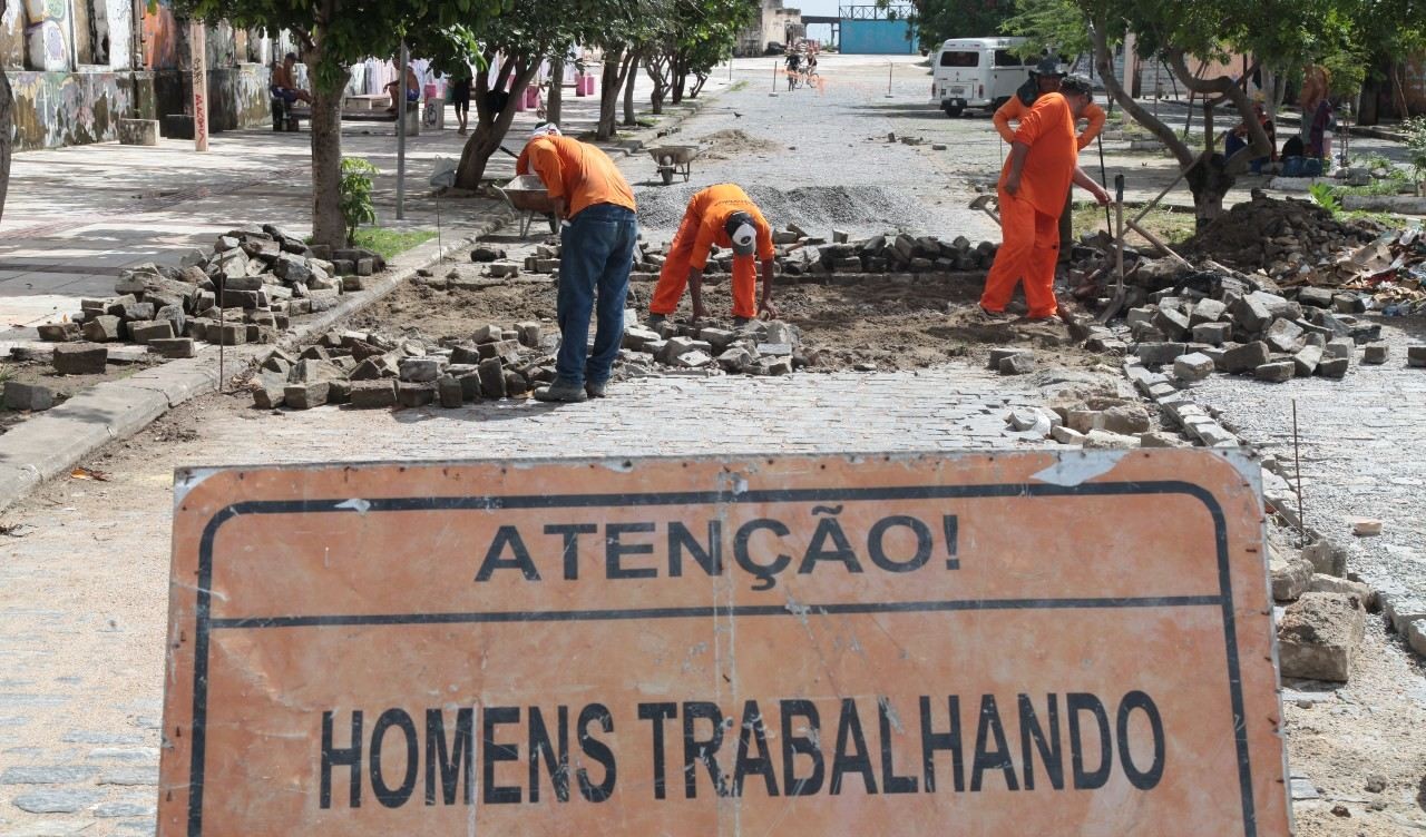 Fóruns Territoriais de Fortaleza - Fórun Territorial Centro, Moura Brasil e Praia de Iracema - Prefeitura de Fortaleza revitaliza duas ruas no bairro Praia de Iracema