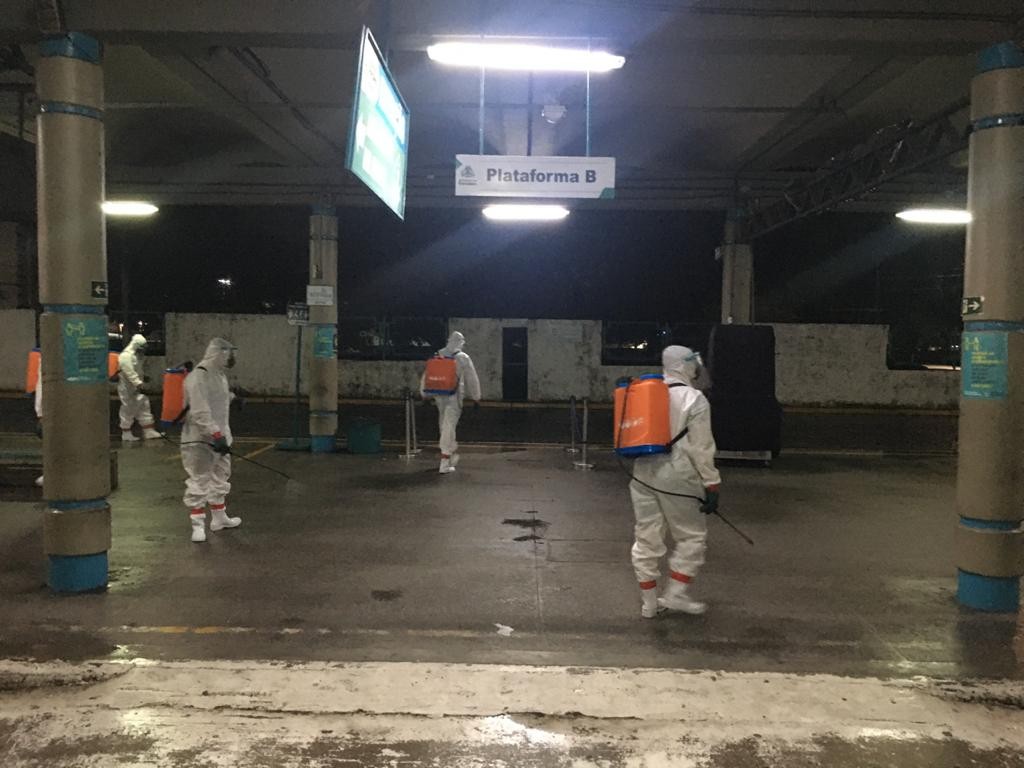 Fóruns Territoriais de Fortaleza - Fórun Territorial Papicu, Varjota e De Lourdes - Terminal do Papicu recebe ação de desinfecção por militares para combate ao coronavírus