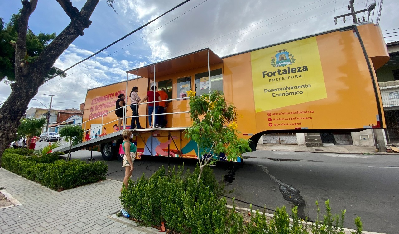 Fóruns Territoriais de Fortaleza - Fórun Territorial Antonio Bezerra, Quintino Cunha e Olavo Oliveira - Unidade Móvel do Desenvolvimento Econômico atende pequenos empreendedores do Antônio Bezerra