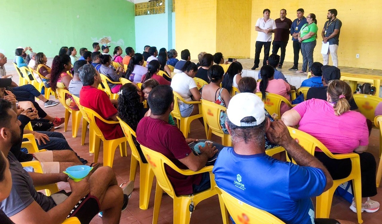 Fóruns Territoriais de Fortaleza - Fórun Territorial Praia da Futuro I e Praia do Futuro II - Prefeitura de Fortaleza entrega termos de permissão aos ambulantes e camelôs da Praia do Futuro