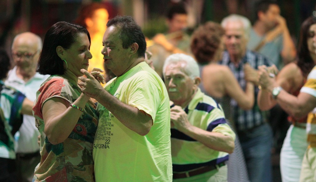 Fóruns Territoriais de Fortaleza - Fórun Territorial Centro, Moura Brasil e Praia de Iracema - Mercado dos Pinhões recebe show gratuito de Waldonys e Freitas Filho