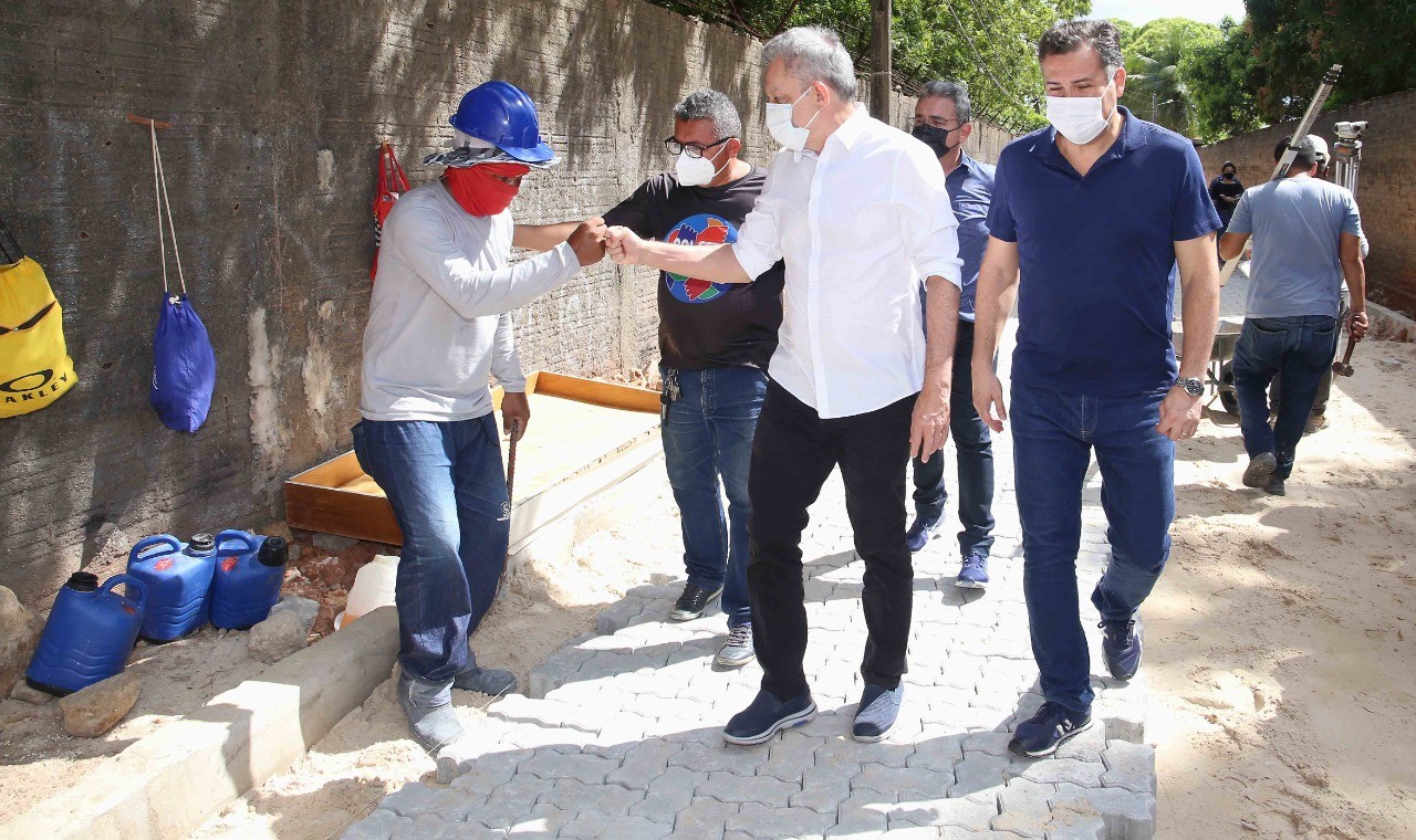 Fóruns Territoriais de Fortaleza - Fórun Territorial Curió, Guajeru, José de Alencar e Lagoa Redonda - Prefeito visita obras de infraestrutura e saneamento na comunidade do São Miguel