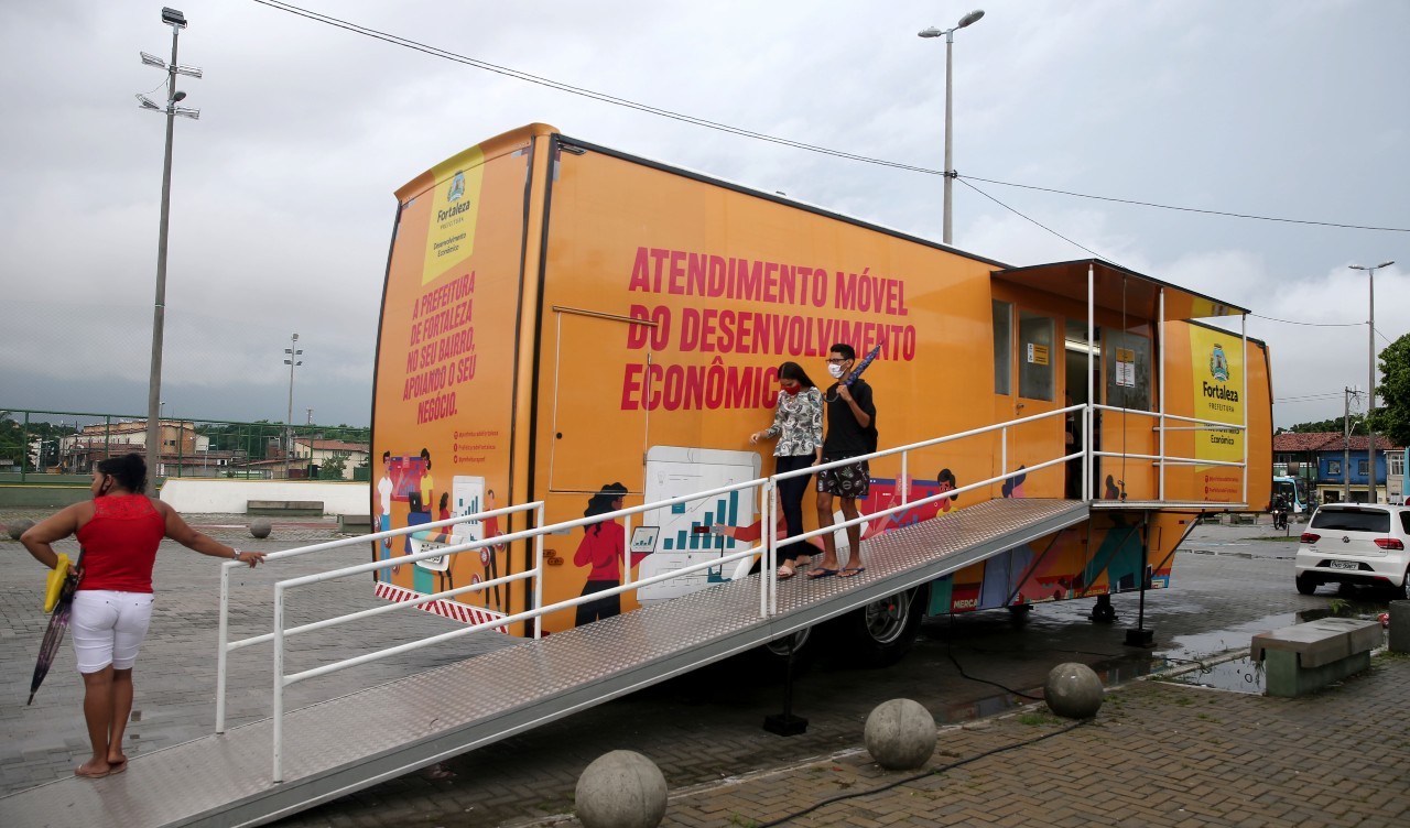 Fóruns Territoriais de Fortaleza - Fórun Territorial Cristo Redentor e Pirambu - Unidade Móvel do Desenvolvimento Econômico atende moradores do Pirambu