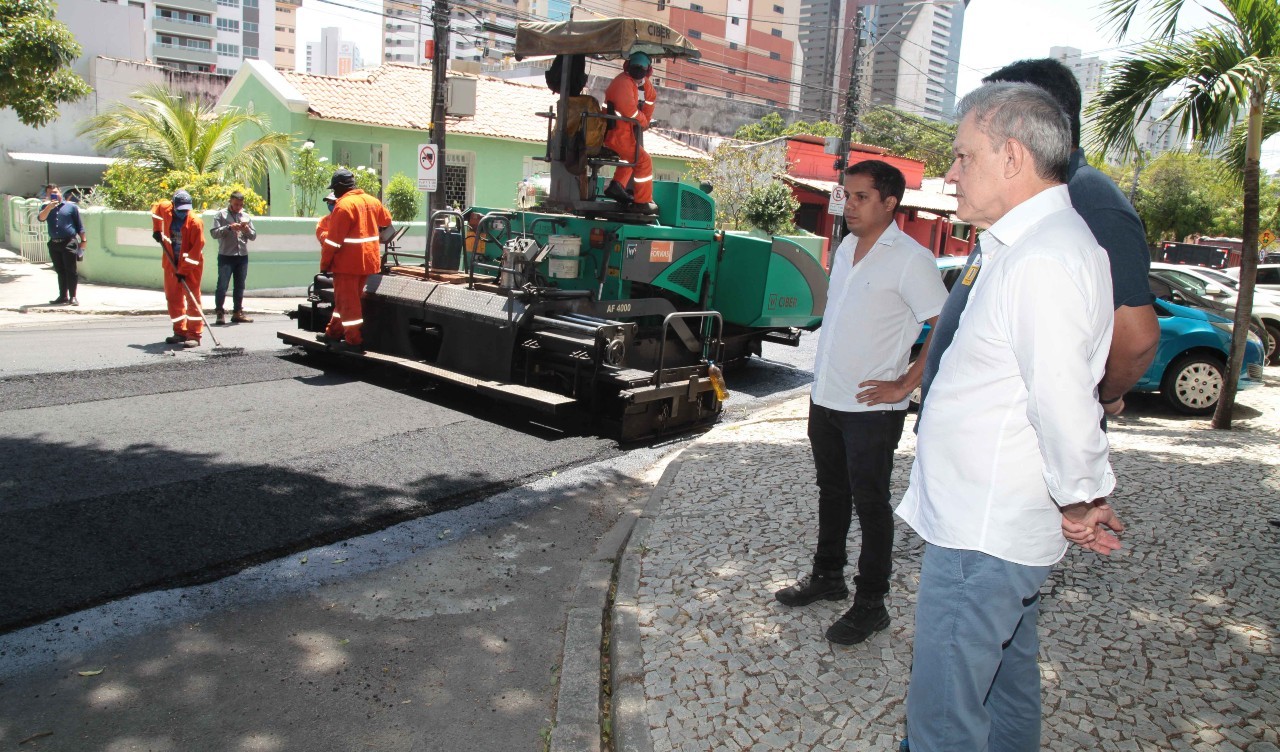 Fóruns Territoriais de Fortaleza - Fórun Territorial Aldeota, Meireles - Prefeito Sarto vistoria obra de recapeamento asfáltico na Torres Câmara