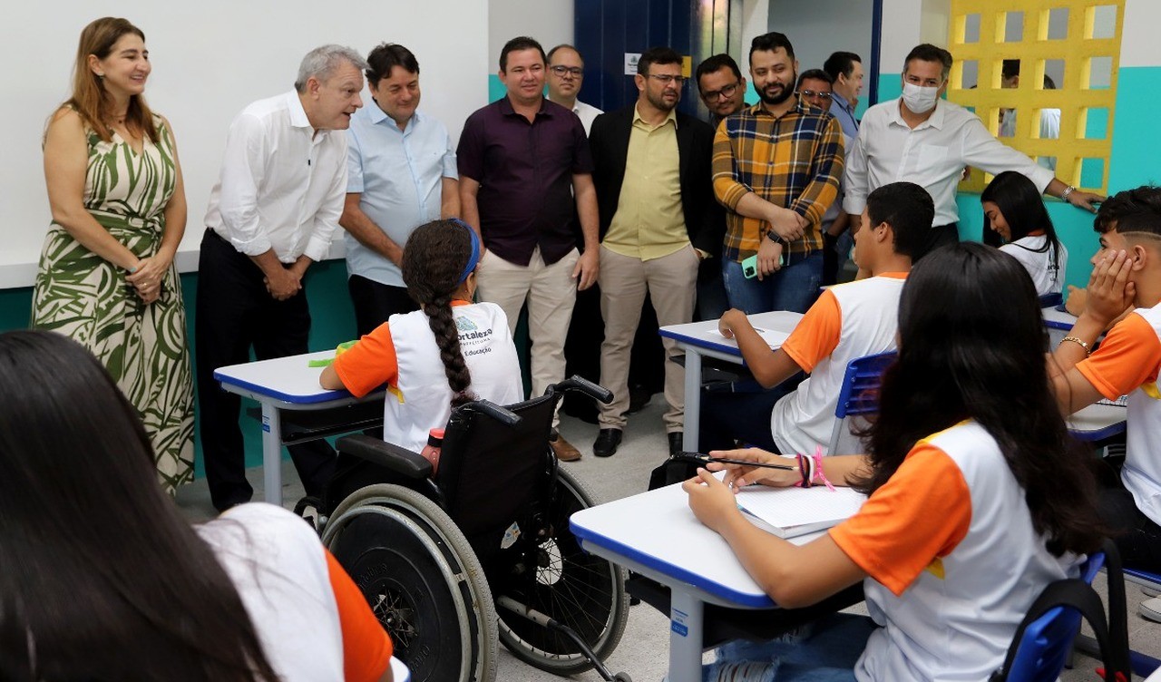 Fóruns Territoriais de Fortaleza - Fórun Territorial Aeroporto, Parreão e Vila União - Marcando o início do segundo semestre letivo, Sarto entrega escola requalificada no Vila União