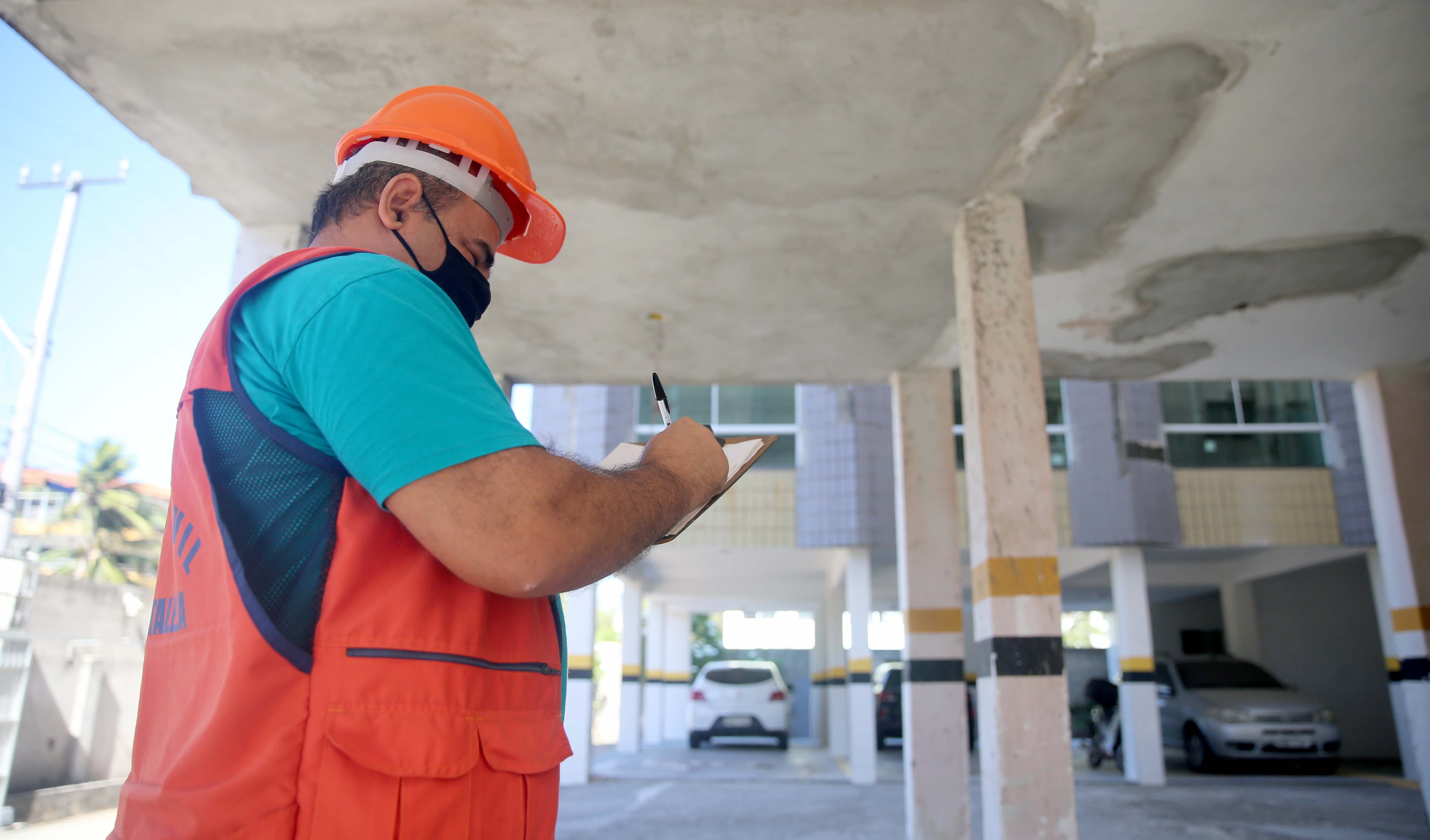 Fóruns Territoriais de Fortaleza - Fórun Territorial Praia da Futuro I e Praia do Futuro II - Defesa Civil vistoria preventivamente prédios com mais de 35 anos de construção na Operação Praia do Futuro