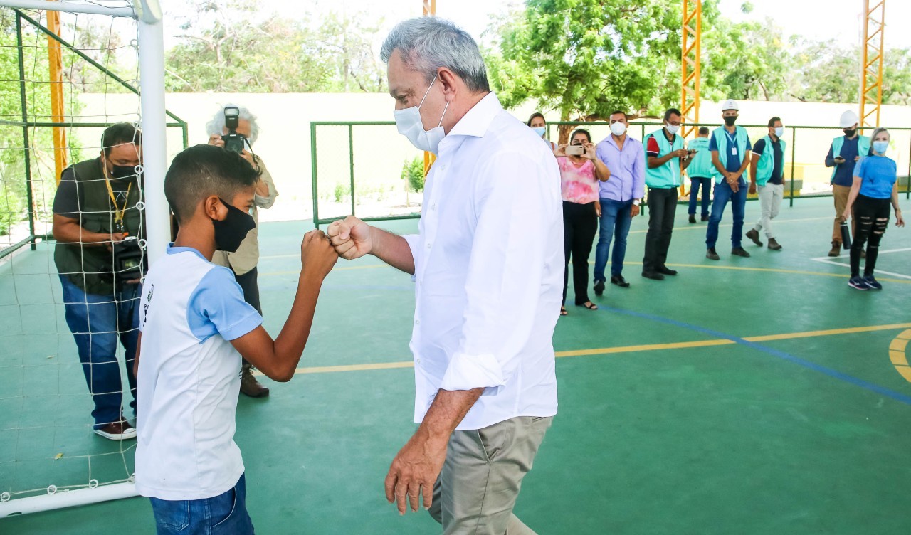 Fóruns Territoriais de Fortaleza - Fórun Territorial Edson Queiroz, Sapiranga-Coité e Sabiaguaba - Prefeito entrega requalificação de quadra de escola municipal no Edson Queiroz