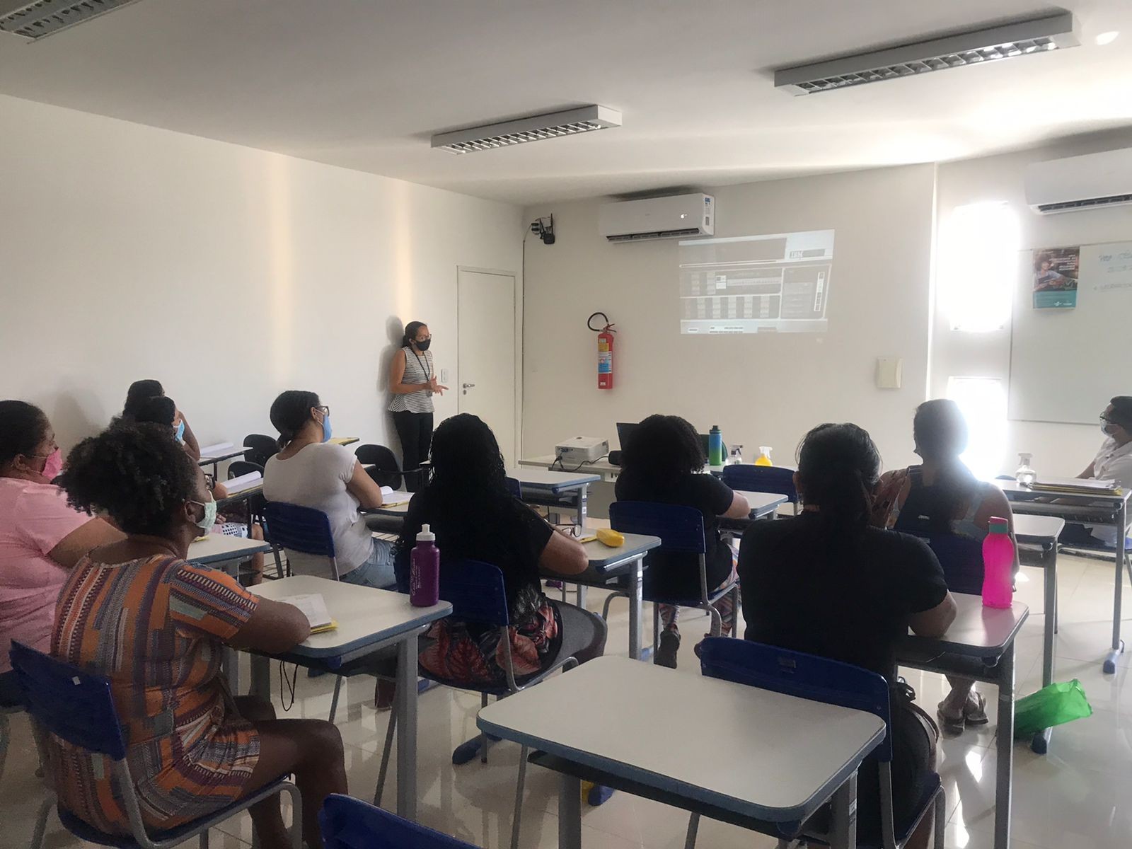 Fóruns Territoriais de Fortaleza - Fórun Territorial Bom Jardim, Bom Sucesso, Granja Lisboa, Granja Portugal e Siqueira - Moradores do residencial Heloneida Sturdart participam de curso profissionalizante na área de informática