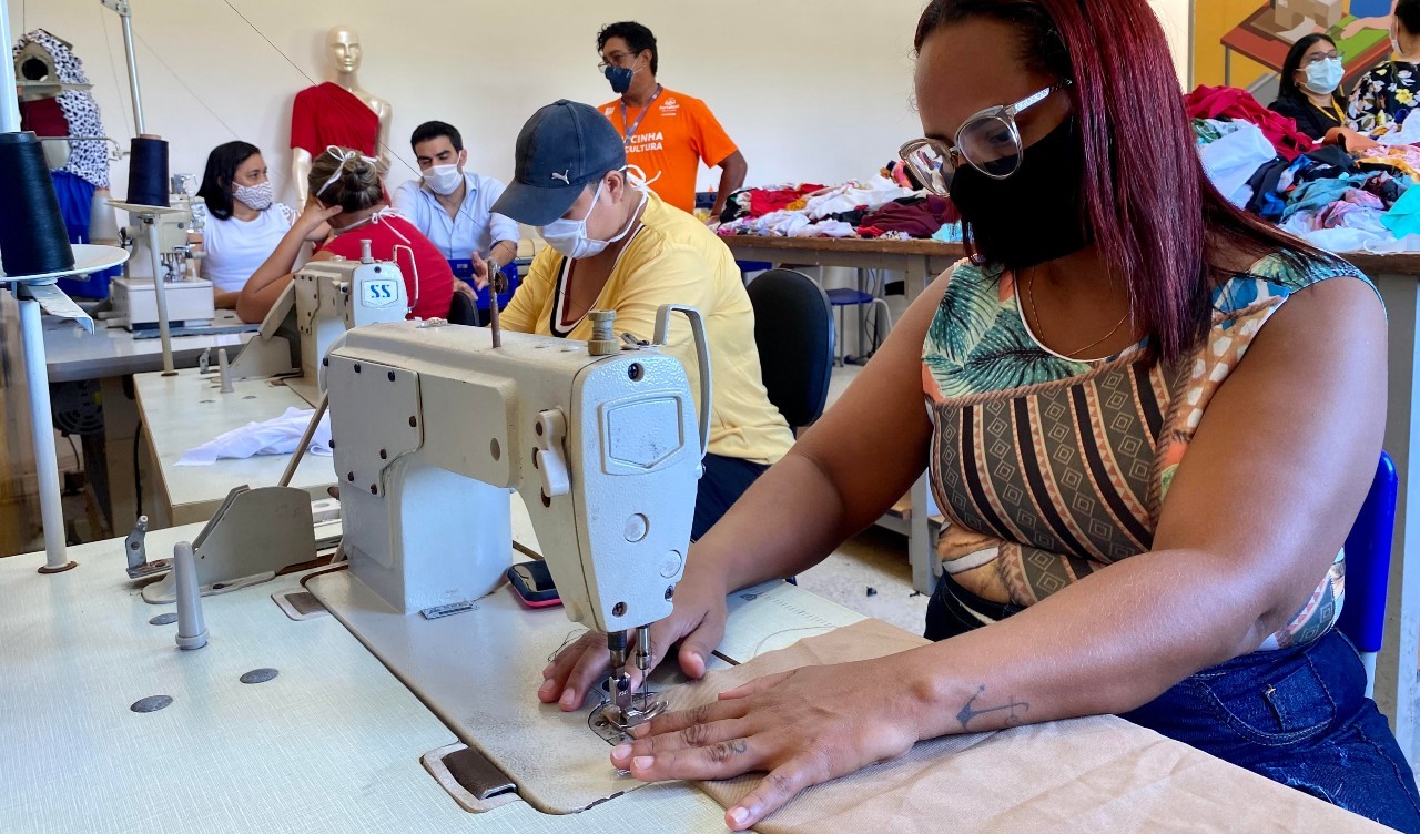 Fóruns Territoriais de Fortaleza - Fórun Territorial Ancuri, Pedras e Santa Maria - Prefeitura de Fortaleza inaugura ateliê do Projeto Costurando o Futuro na Pracinha da Cultura do Ancuri