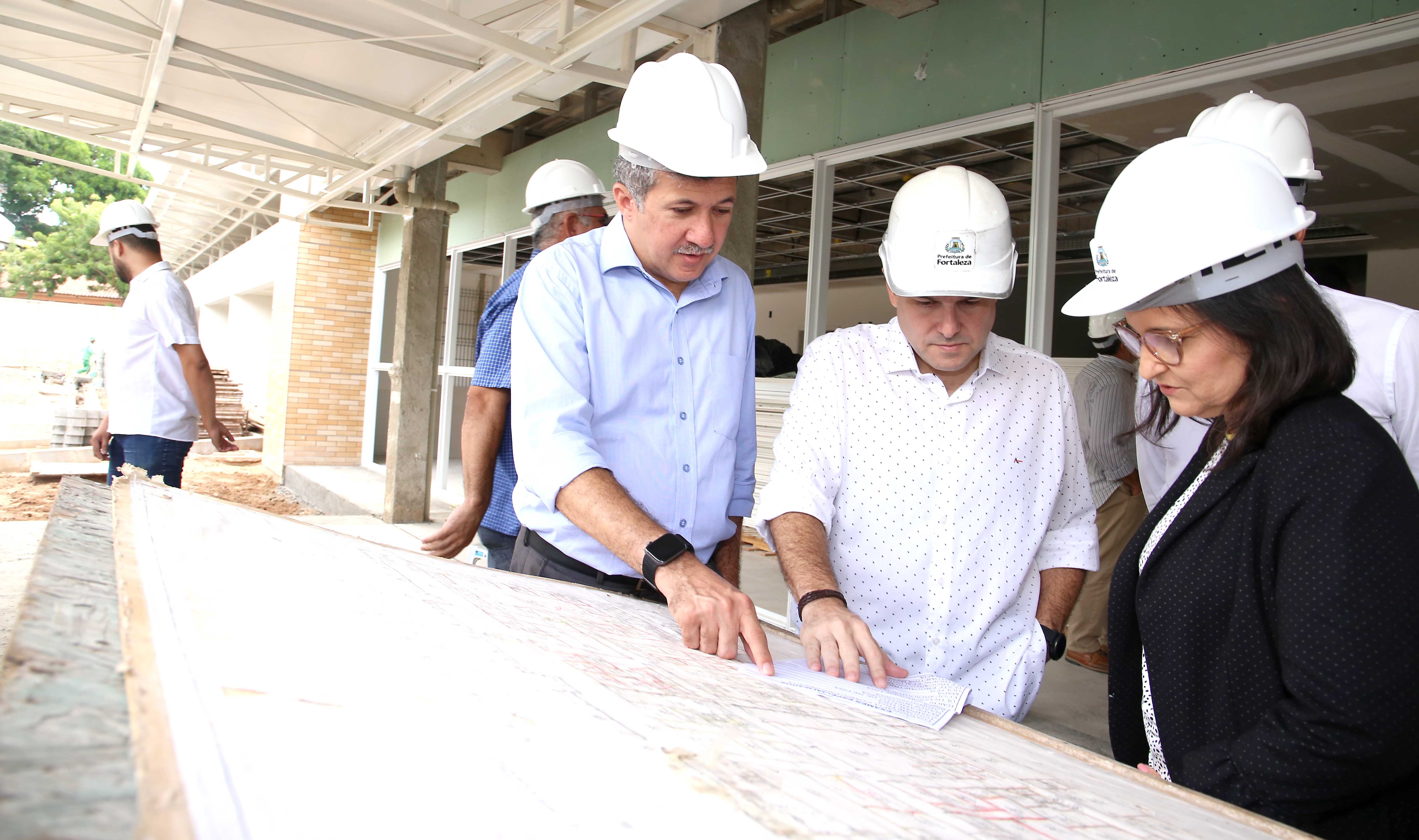 Fóruns Territoriais de Fortaleza - Fórun Territorial Parque Dois Irmãos, Passaré, Boa Vista e Dias Macedo - Prefeito Roberto Cláudio visita obras da Policlínica do Passaré