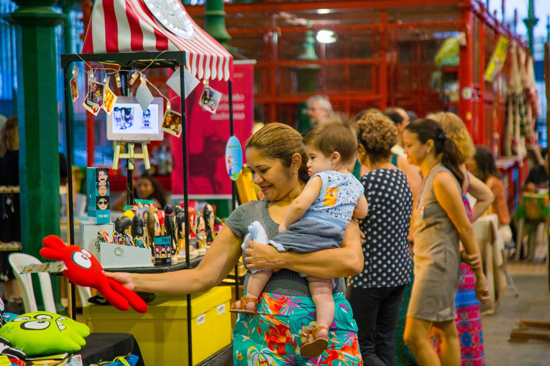 Fóruns Territoriais de Fortaleza - Fórun Territorial Centro, Moura Brasil e Praia de Iracema - Mercado Coletivo fomenta economia criativa e literatura cearense neste sábado (14/09)