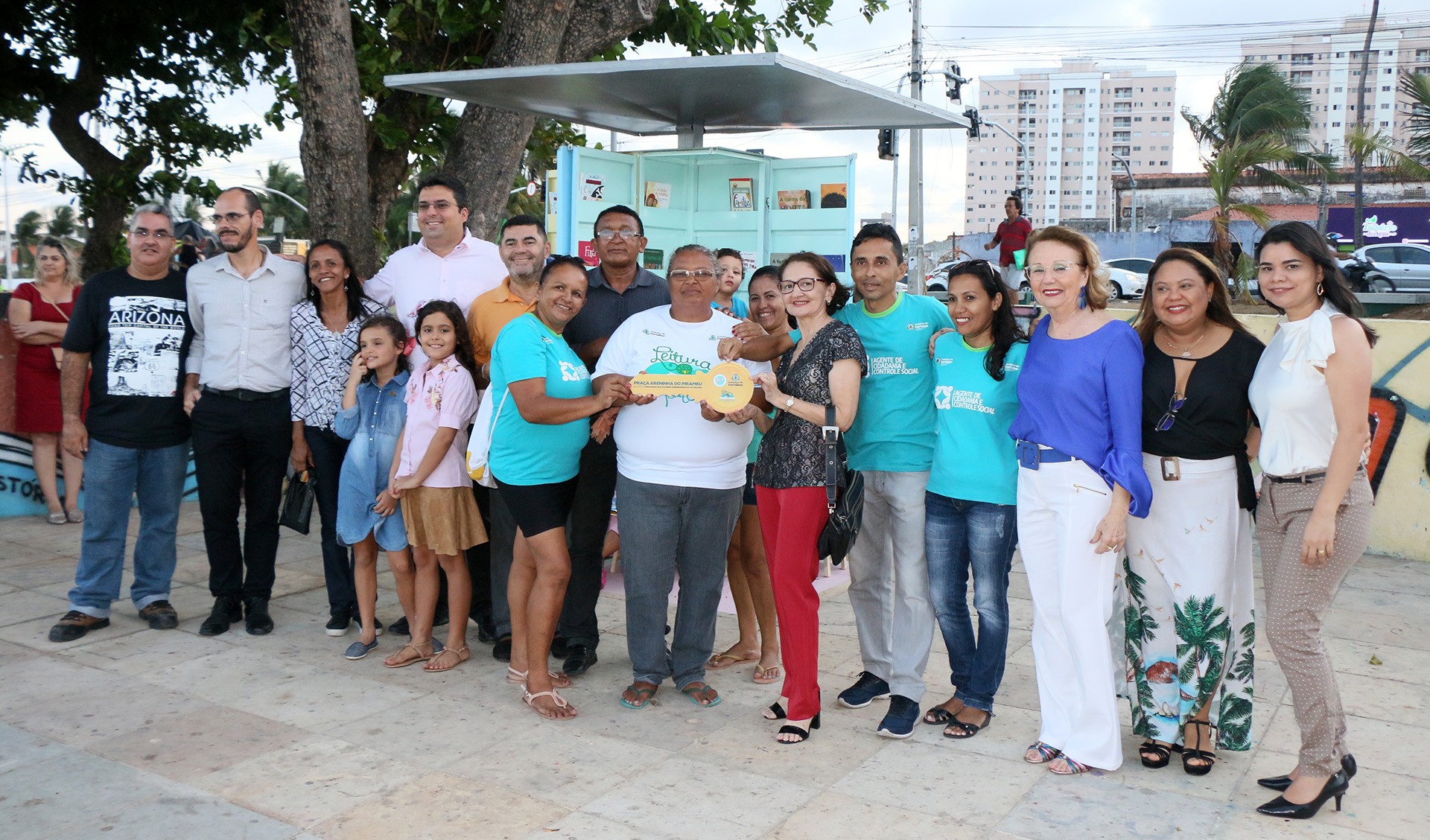 Fóruns Territoriais de Fortaleza - Fórun Territorial Cristo Redentor e Pirambu - Prefeitura entrega quiosque do Projeto Leitura na Praça a crianças do Pirambu