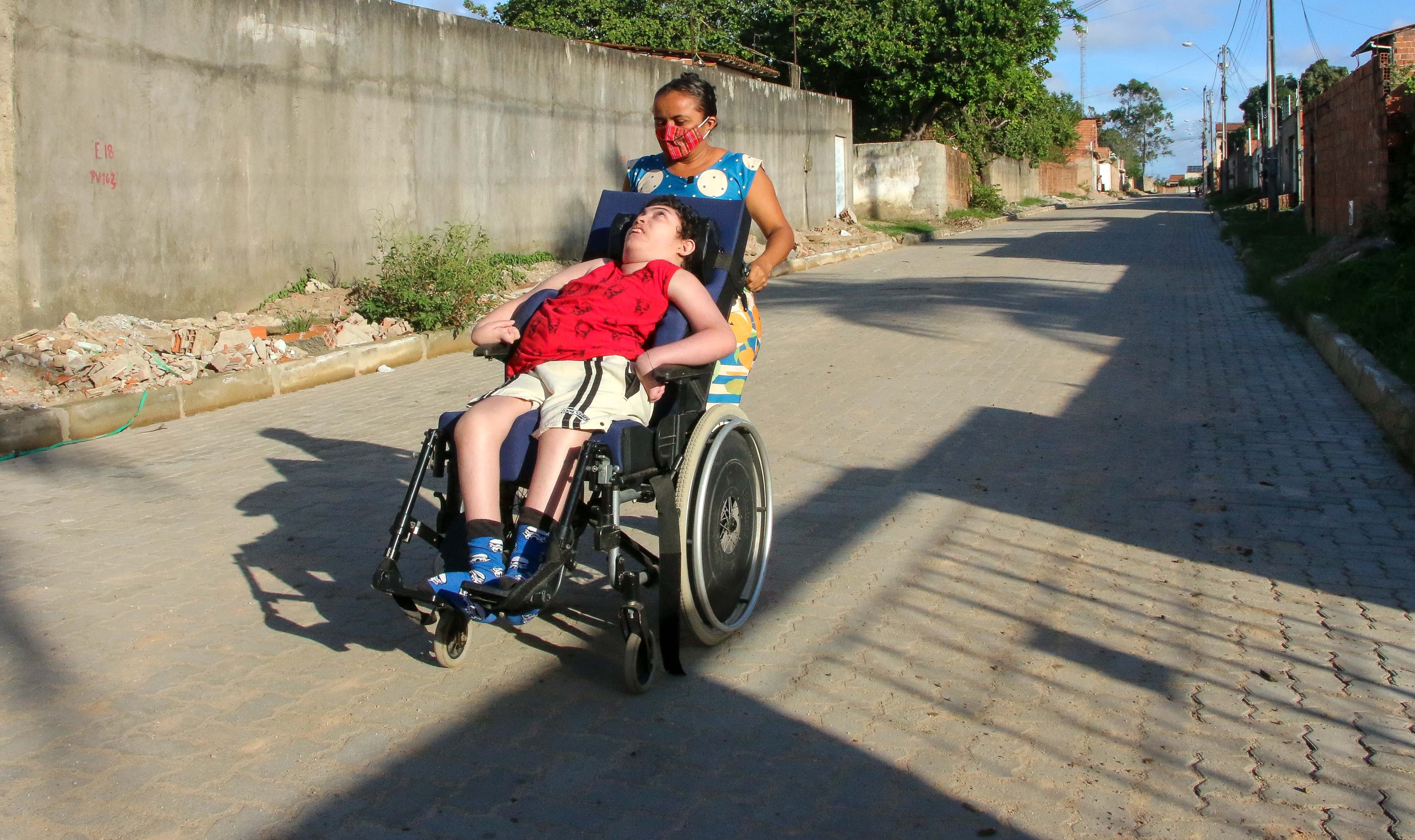 Fóruns Territoriais de Fortaleza - Fórun Territorial Canindezinho, Parque Santa Rosa, Parque Presidente Vargas, Conjunto Esperança, Parque São José, Novo Mondubim e Aracapé - Família de jovem com deficiência tem acessibilidade garantida por obra de urbanização da Prefeitura no Parque Presidente Vargas