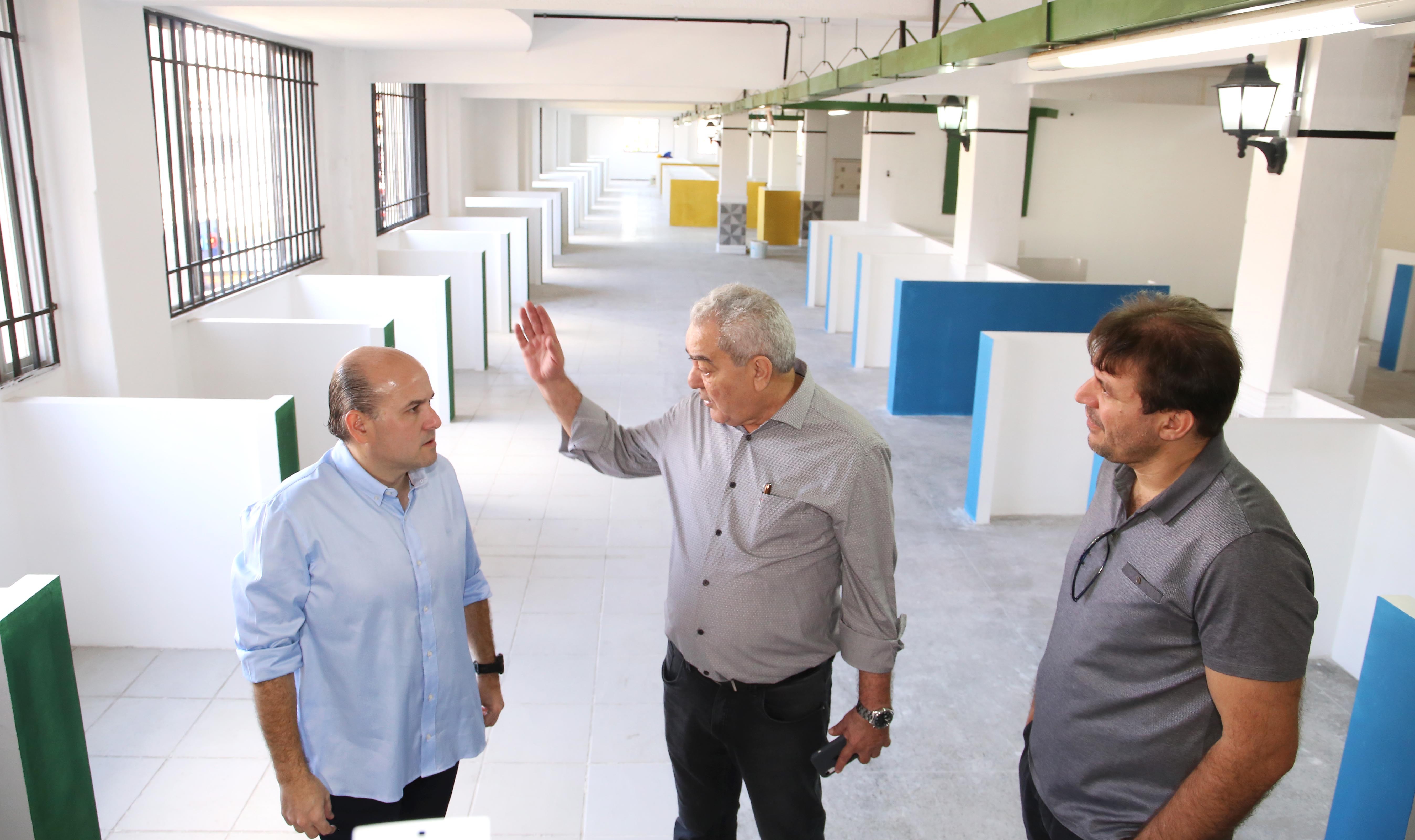 Fóruns Territoriais de Fortaleza - Fórun Territorial Centro, Moura Brasil e Praia de Iracema - Prefeito Roberto Cláudio visita equipamento que abrigará 371 feirantes da Praça José de Alencar