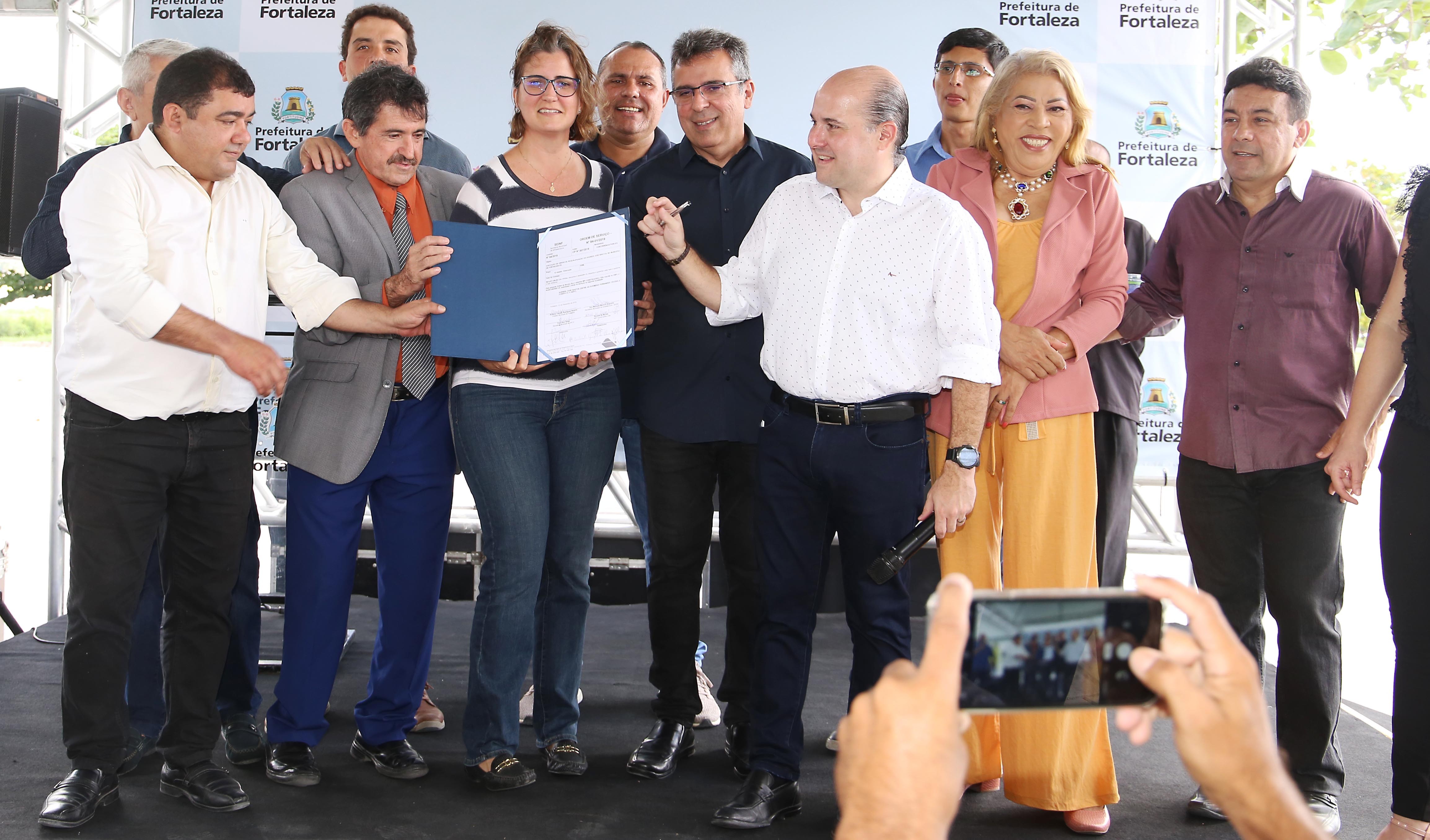 Fóruns Territoriais de Fortaleza - Fórun Territorial Parangaba, Itaoca, Vila Peri - Prefeito Roberto Cláudio assina ordem de serviço para requalificação da Av. José Bastos