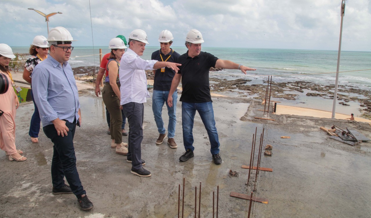 Fóruns Territoriais de Fortaleza - Fórun Territorial Cristo Redentor e Pirambu - Prefeito Sarto vistoria obra do novo Centro de Educação Infantil no Pirambu