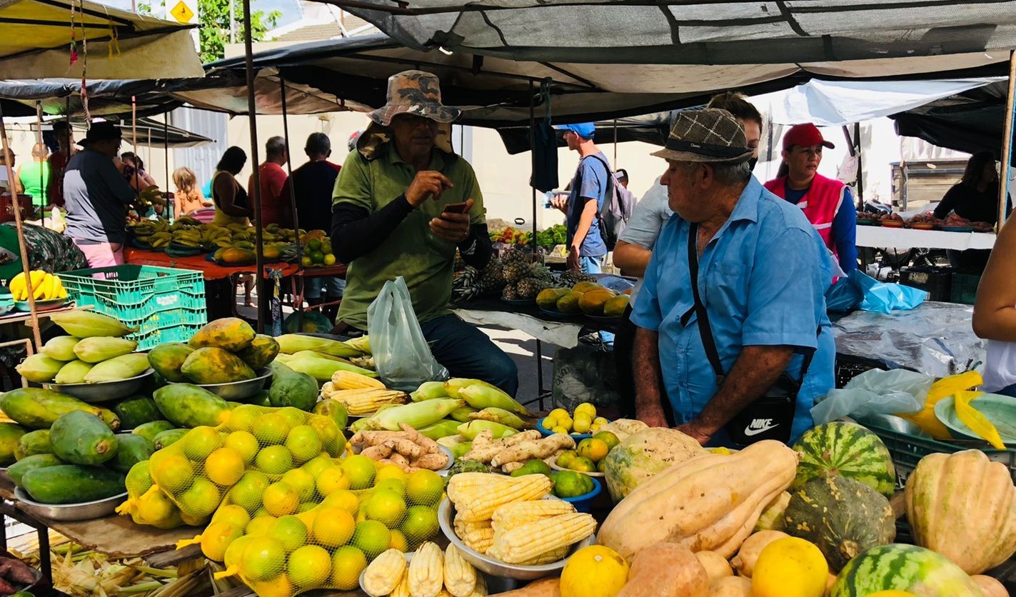 Fóruns Territoriais de Fortaleza - Fórun Territorial Bom Jardim, Bom Sucesso, Granja Lisboa, Granja Portugal e Siqueira - Prefeitura de Fortaleza entrega mais de 200 termos de permissão para a Feira do Palmares